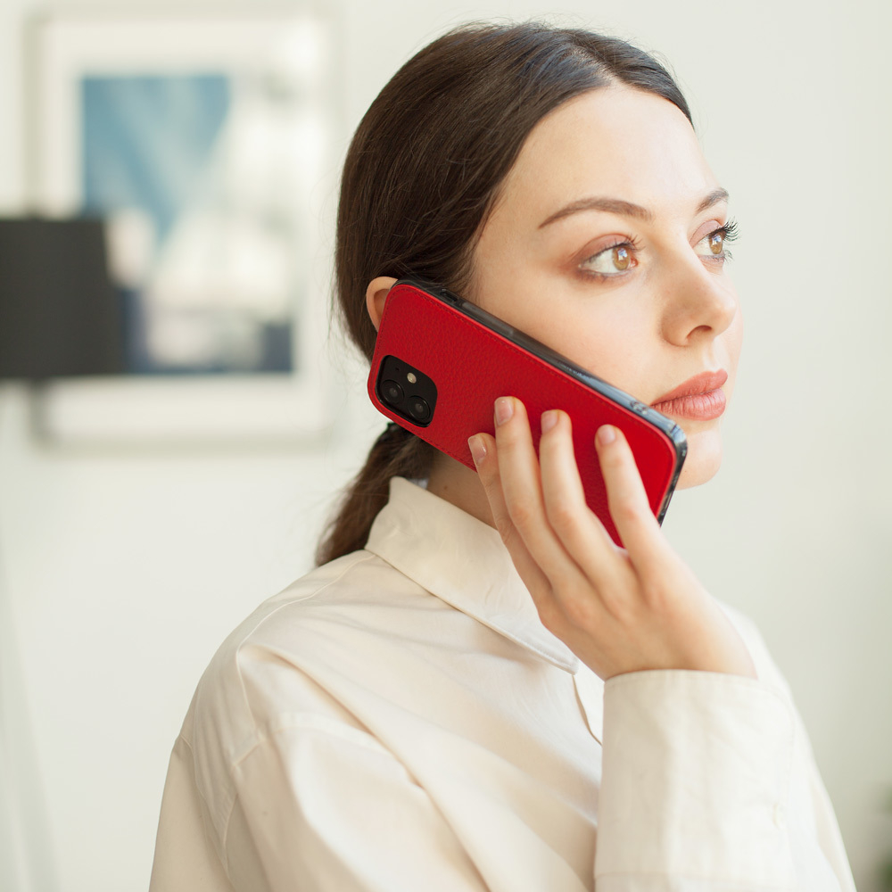 Кожаный чехол для iPhone 12/12Pro красного цвета