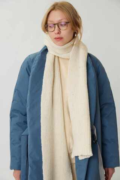 Шарф из шерсти молочного цвета