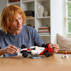 Конструктор LEGO Icons McLaren MP 103304/4 и Айртон Сенна — фото 12