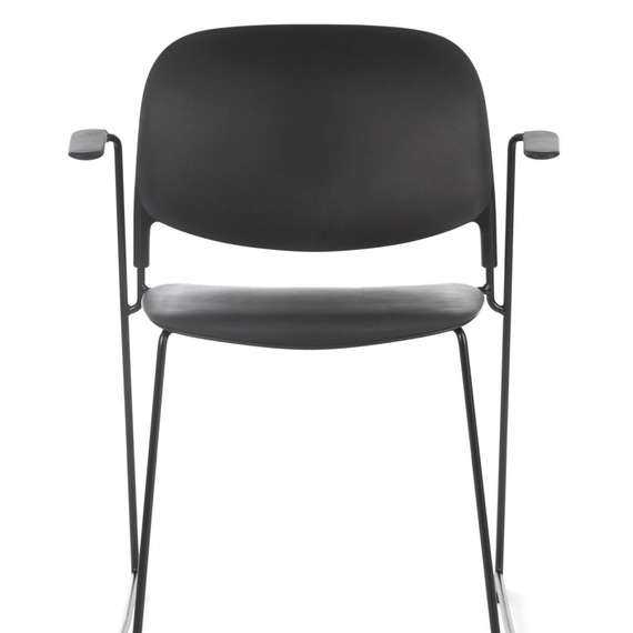 Стул штабелируемый Stacks с подлокотниками черный