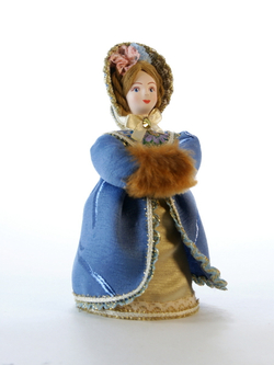 Кукла фарфоровая Барышня в капоре и шубке 19 века