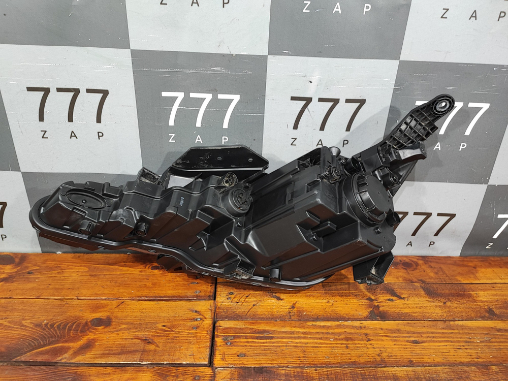 Фара правая галоген Hyundai Elantra 6 (AD) 18-20 Б/У Оригинал 92102F2500