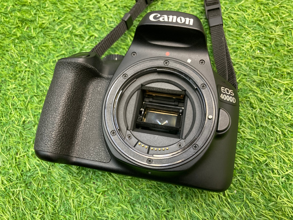 Canon 4000D Kit 18-55mm 3.5-5.6 III 3.600 кадров