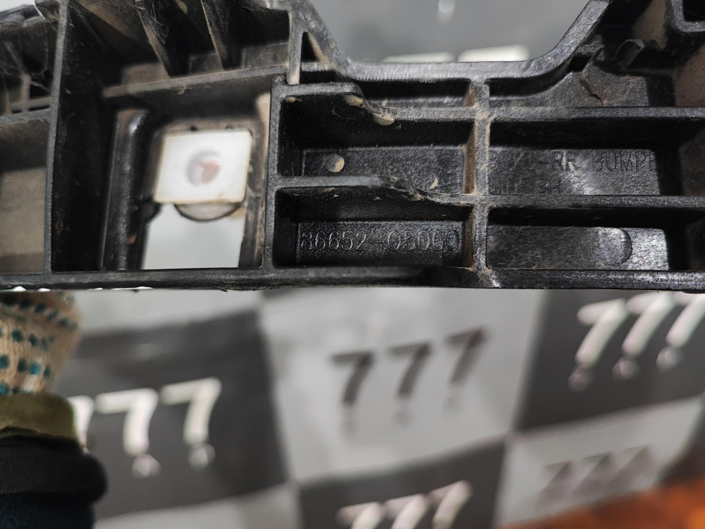 Направляющая заднего бампера Kia Seltos 19-нв Б/У Оригинал 86652Q5000