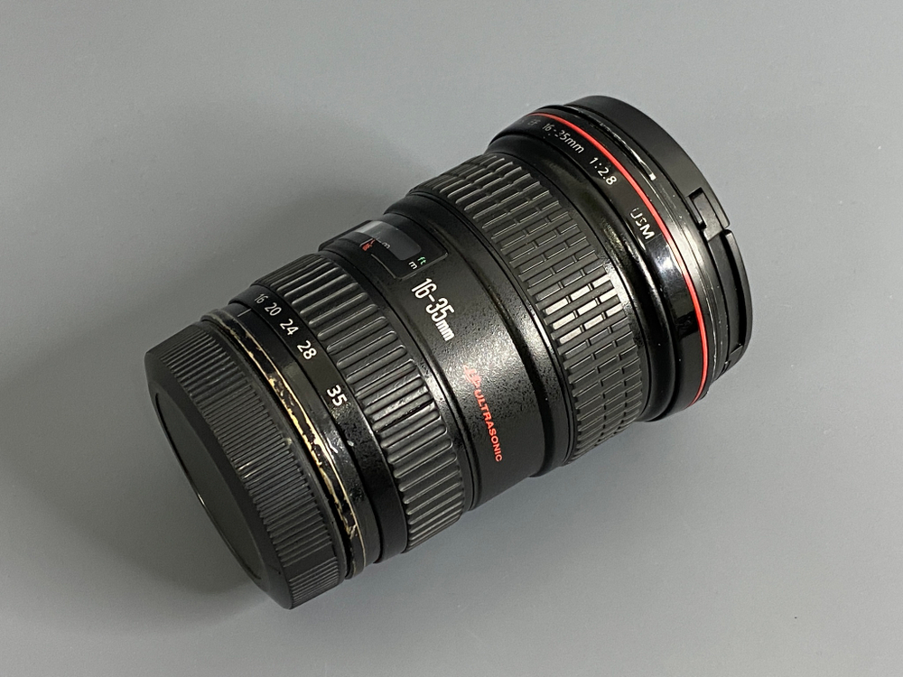 Canon 16-35mm 2.8L USM С царапинами на линзе