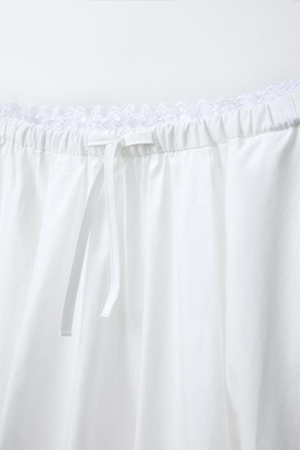 ZARA ЮБКА МИДИ ОБЪЕМНОГО КРОЯ С КРУЖЕВОМ, БЕЛЫЙ