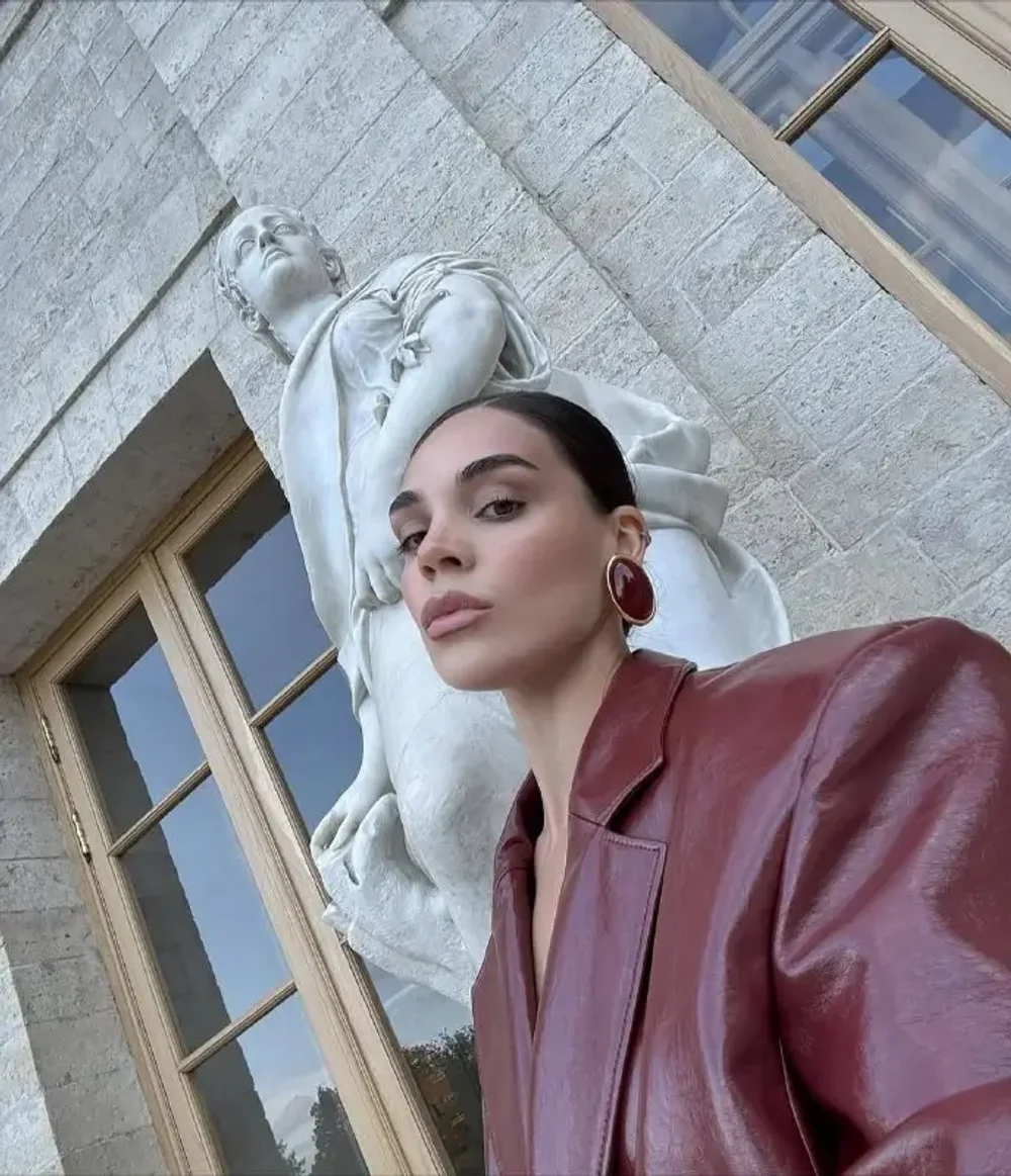 Серьги под золото с красным литьем овалы