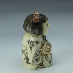 Нэцкэ Девочка с корзиной