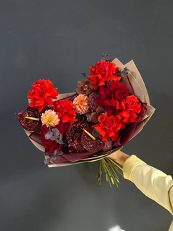 Букет осенний в бордовых тонах для мамы