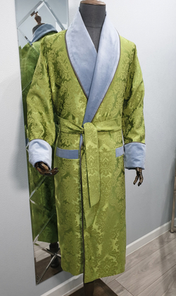 Халат из облегченного жаккарда с бархатной отделкой