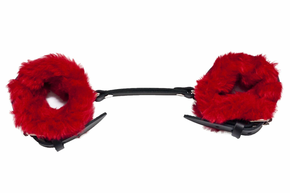 Черные базовые наручники из кожи с красной опушкой (Цвет: черный с красным)