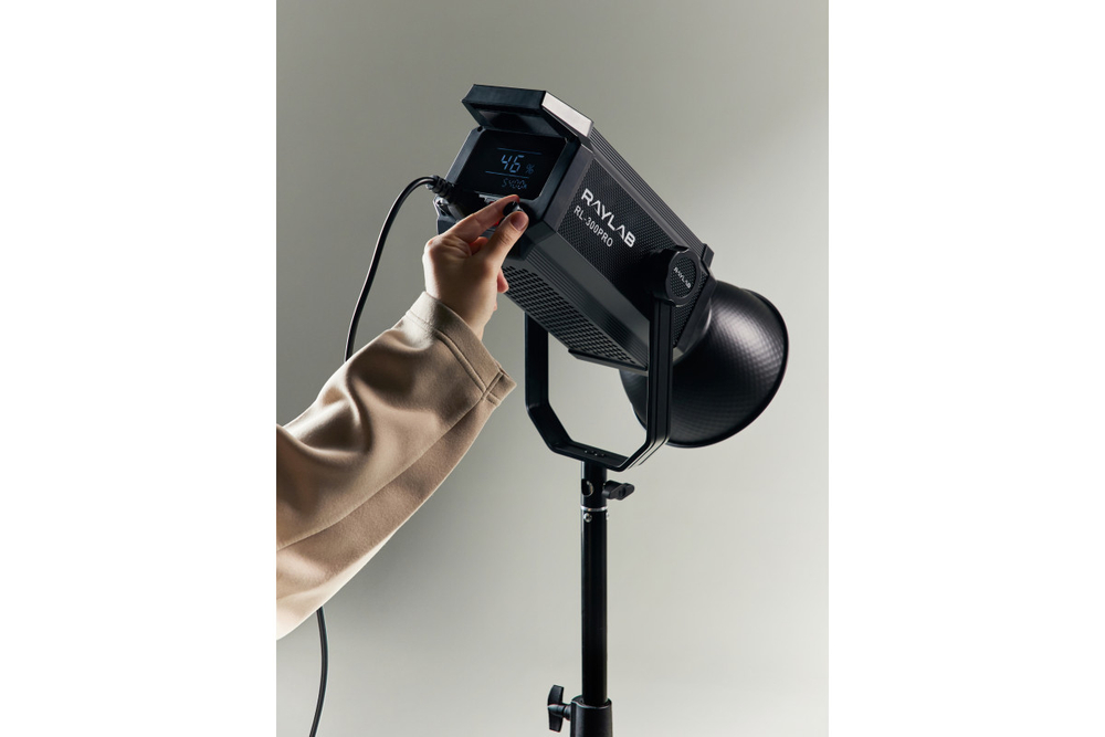 Осветитель светодиодный Raylab RL-300PRO 2700-6500K с пультом