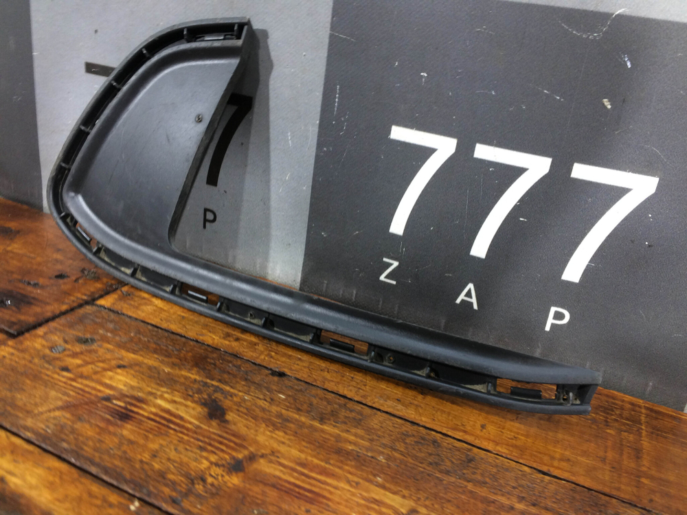 Накладка решетки радиатора Kia Sportage 4 18-22 Б/У Оригинал 86353F1600