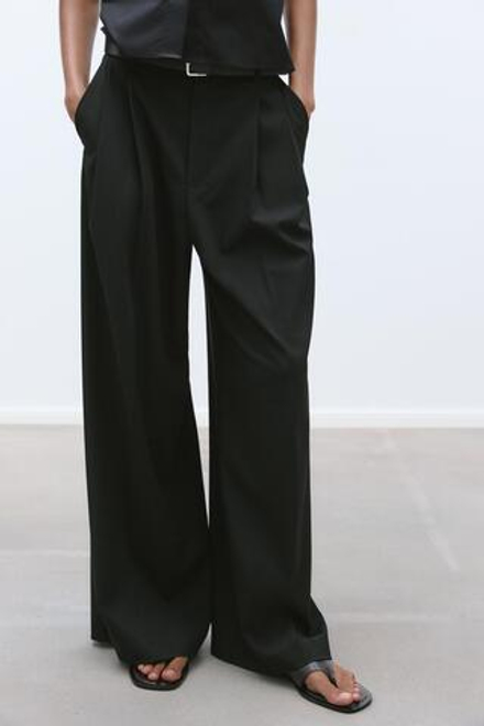 ZARA БРЮКИ С ДВОЙНЫМИ ЗАЩИПАМИ И РЕМНЕМ, ЧЕРНЫЙ