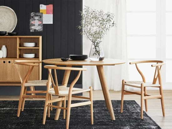 Стул деревянный обеденный с мягким сиденьем Wishbone Премиум