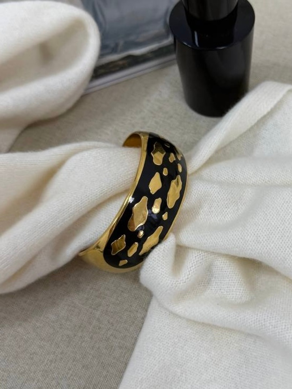 Браслет с чёрной эмалью