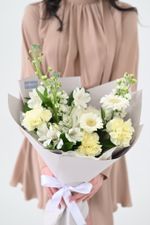 Букет «Цветочная симфония» — нежные цветы в бело-кремовой гамме