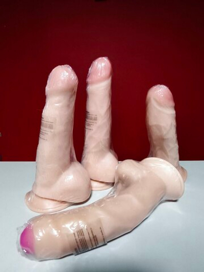 Фаллоимитатор реалистичный из кибер кожи 18см.