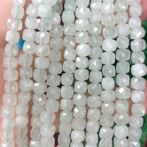 Кварц светлый 6 мм, бусины граненые - кубики (нить 38 см)