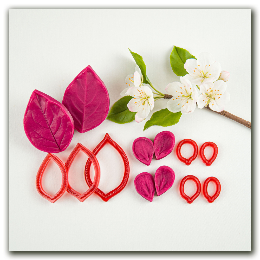 Цветущая яблоня