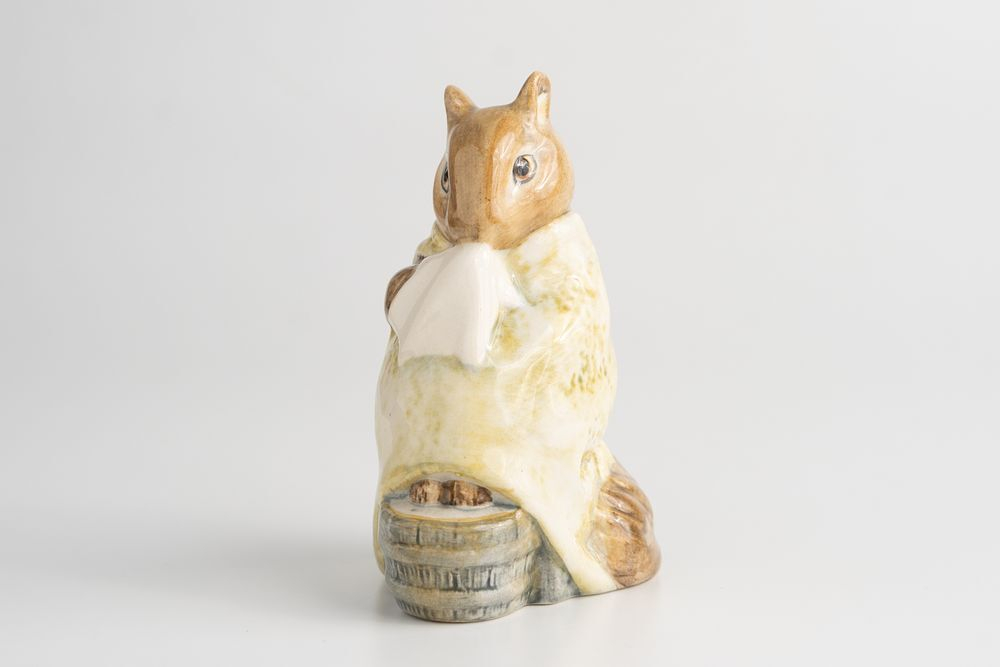 Статуэтка «Белка миссис Чиппи-Хаки»