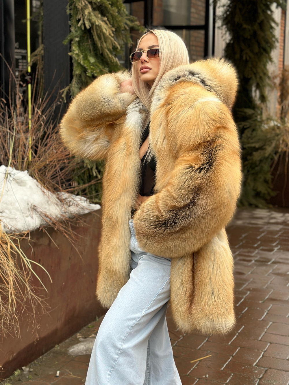 Шуба из лисы GOLDEN SUNRISE 80см с капюшоном