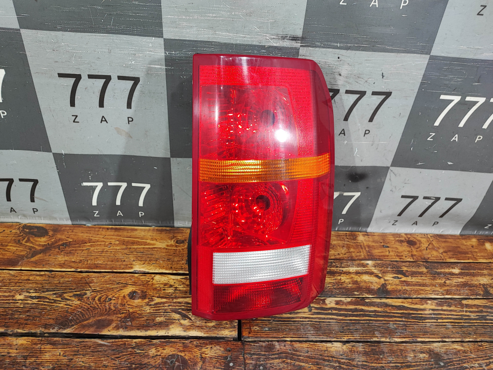 Фонарь задний правый Land Rover Discovery 3 04-09 Б/У Оригинал XFB000563