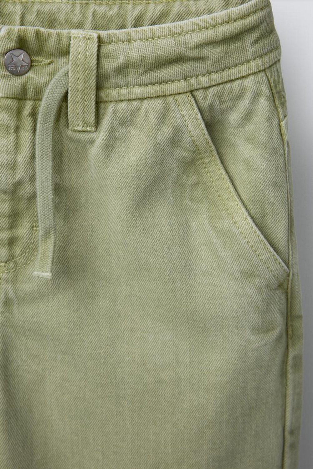 ZARA ШОРТЫ С ЭФФЕКТОМ ПОТЕРТОСТИ, СВЕТЛО-ЗЕЛЕНЫЙ