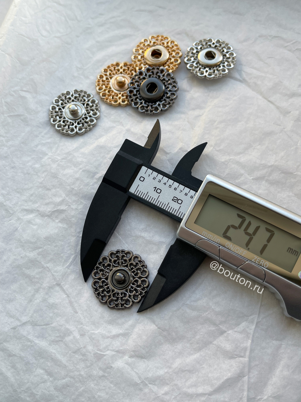 Кнопка пришивная ажурная серебро