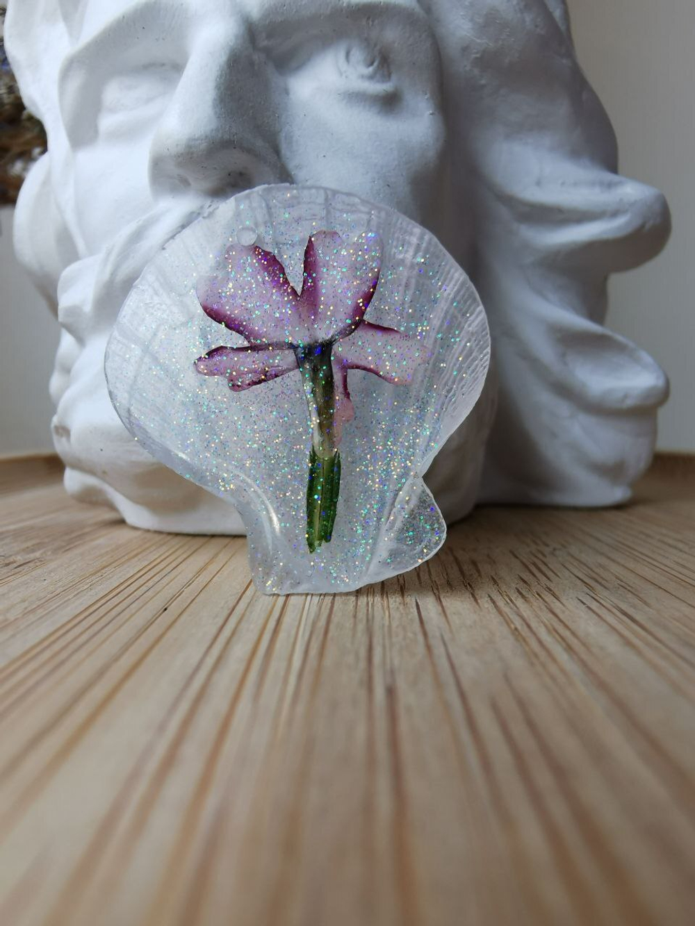 Двухстороннее изделие. Подвеска или брелок. Большая ракушка с цветком