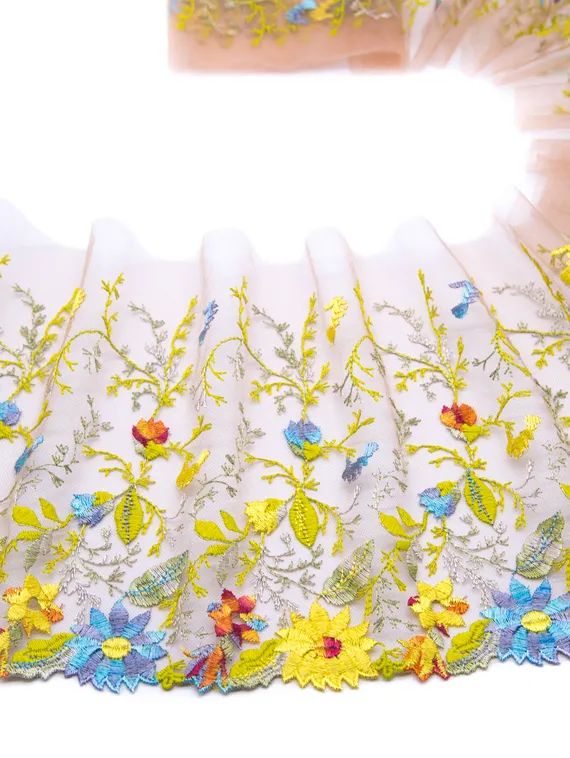 05-110 Вышивка на неэл. сетке 21 см, телесный/желтый/голубой/салатовый (правая)