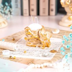 Игольница Орхидея Ликаста Айвори