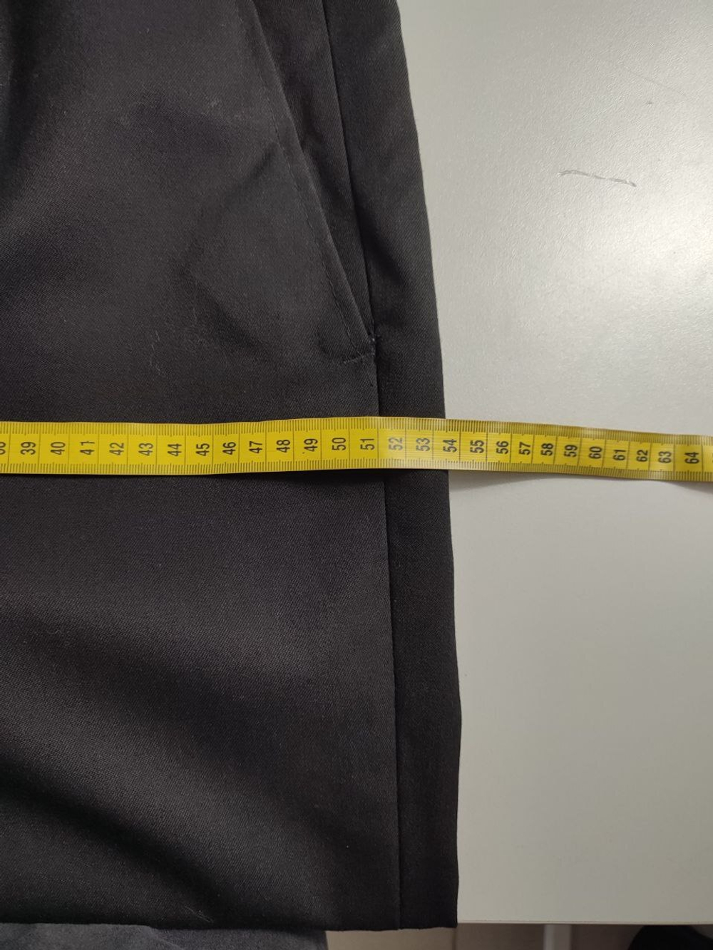 Брюки практичного темного цвета, визуально на 48/50 размер