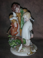 Статуэтка. Фарфор. Дети и птицы. Capodimonte. Италия