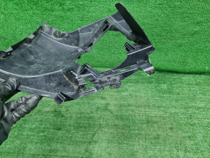 Кронштейн ПТФ правый BMW 3er F30 (2015-2020)