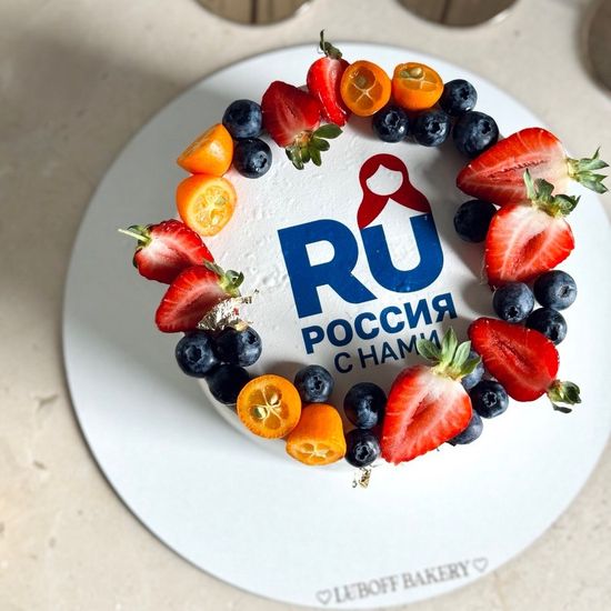 Торт с логотипом или фото с ассорти ягоды