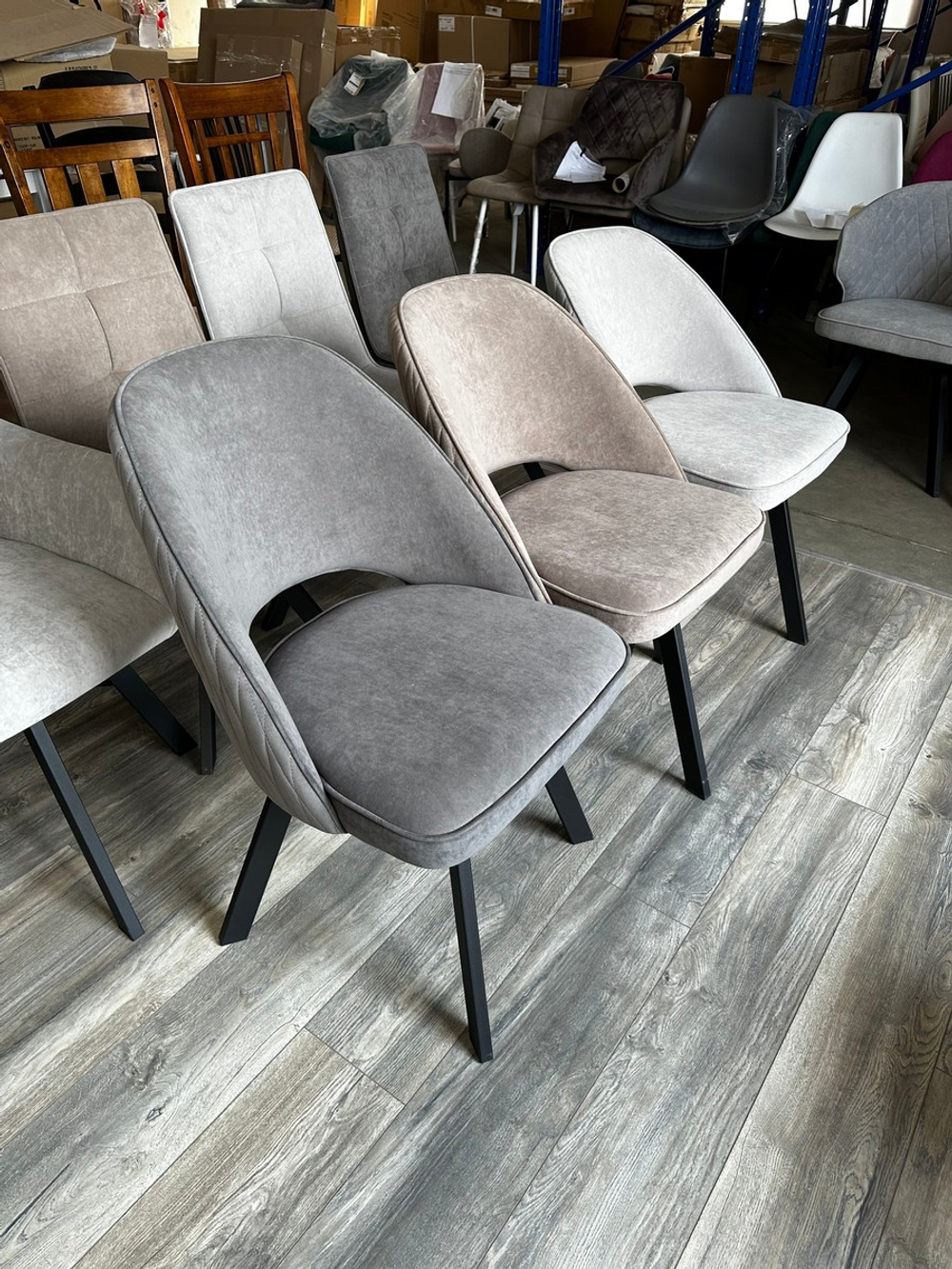 Стул М-City DISAUR Дуна (Duna) поворотный на поворотный на 360 градусов, B22 Серый, Велюр, Черный каркас