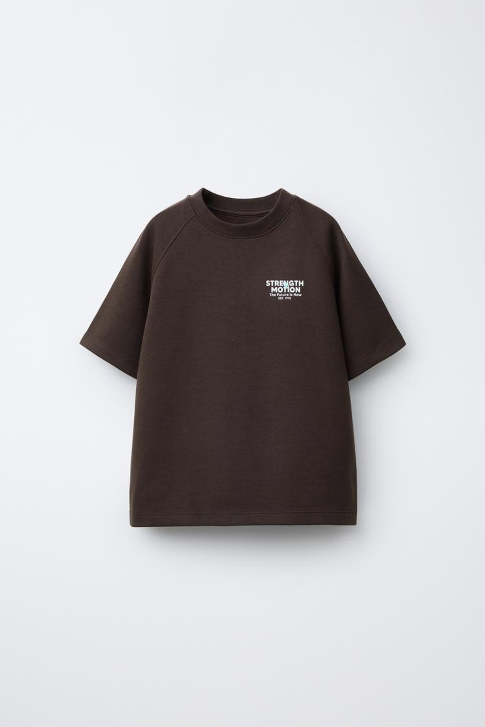 ZARA КОМПЛЕКТ ИЗ ФУТБОЛКИ И ШОРТОВ-БЕРМУДОВ ИЗ ТКАНИ ИНТЕРЛОК С НАДПИСЬЮ, ШОКОЛАДНЫЙ