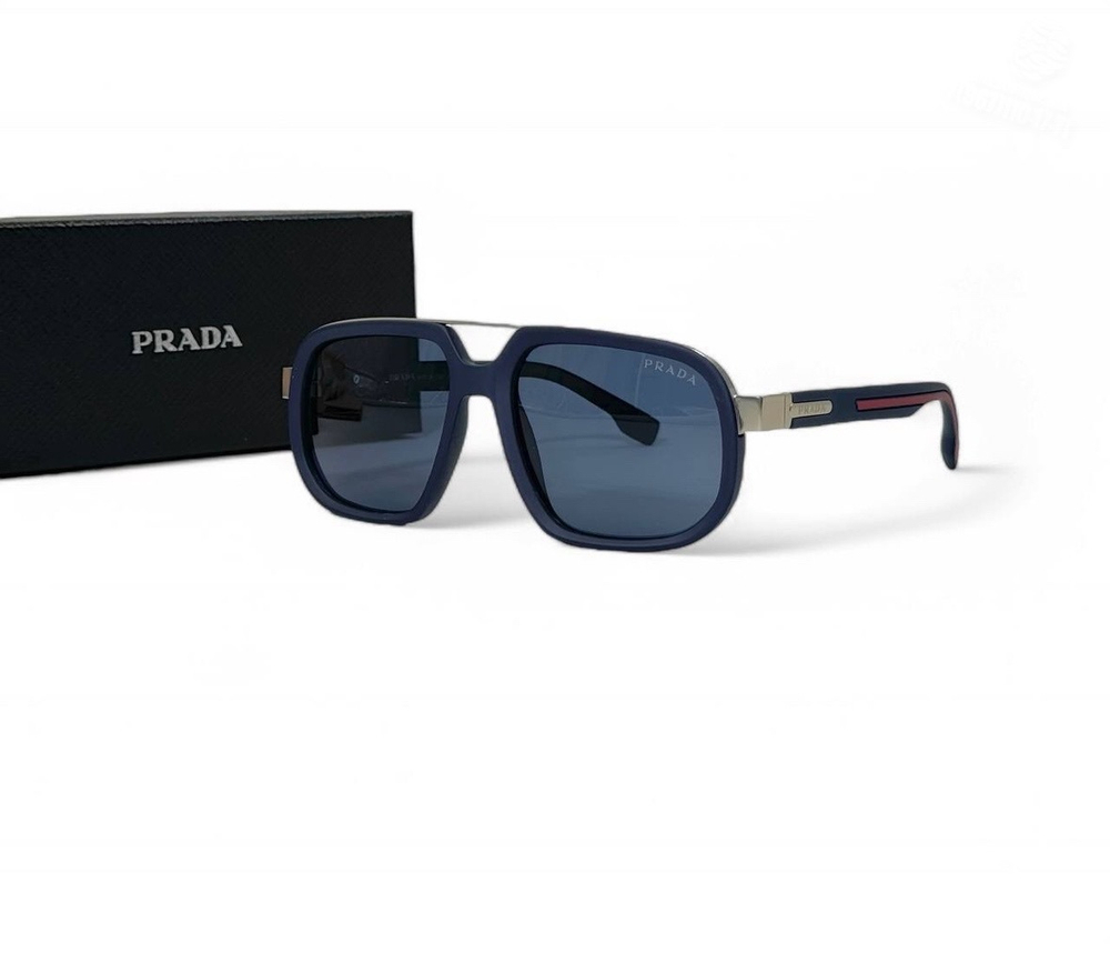 Солнечные очки Prada