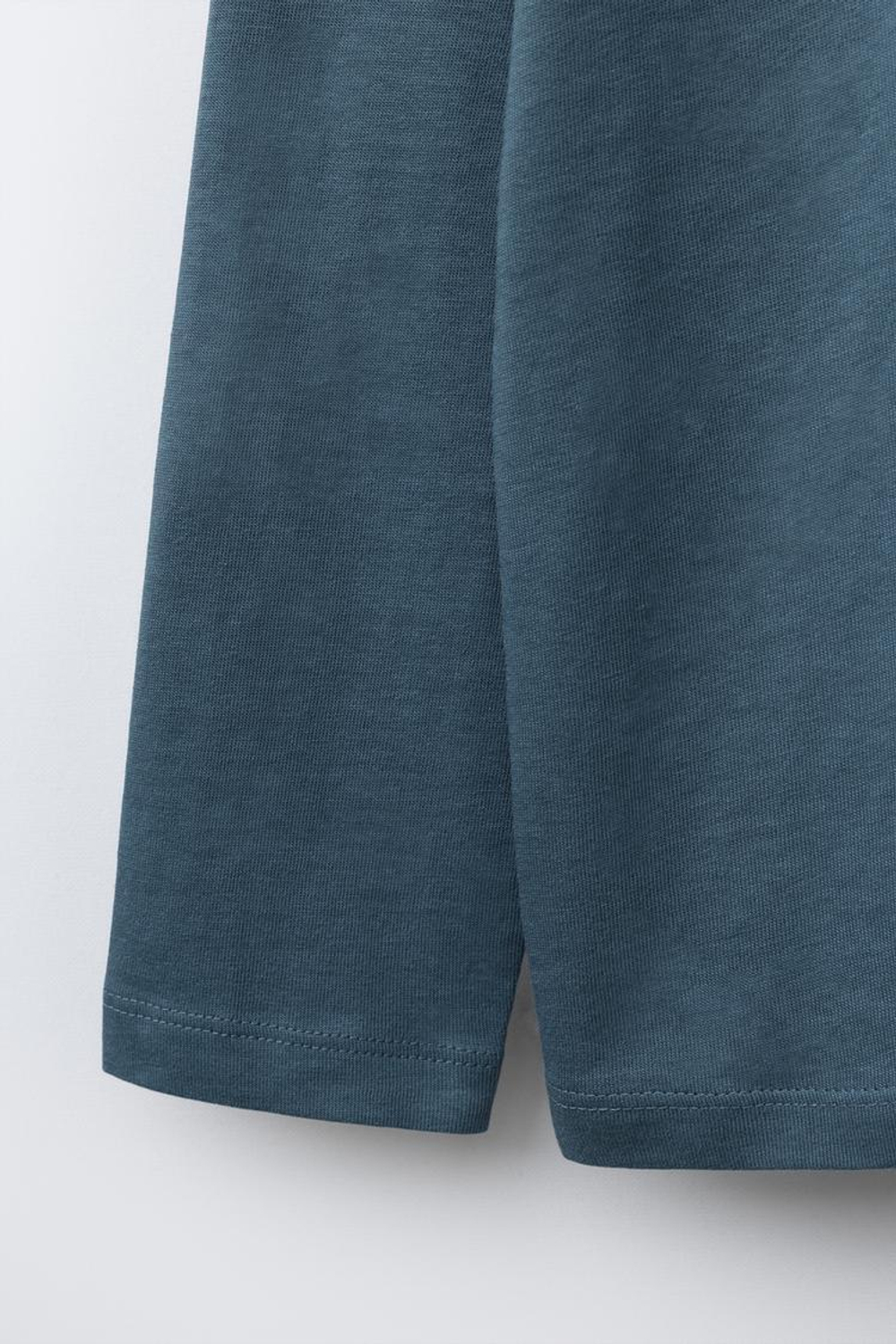 ZARA БАЗОВАЯ ФУТБОЛКА, ВЫЦВЕТШИЙ СИНИЙ