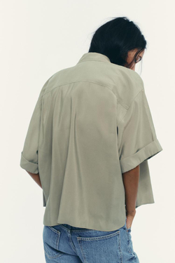 ZARA РУБАШКА ИЗ СТРУЯЩЕЙСЯ ТКАНИ С КОРОТКИМИ РУКАВАМИ, ХАКИ