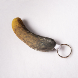 Мягкий брелок "Соленый огурец"