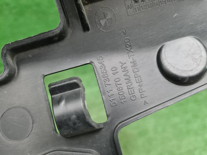 Кронштейн переднего бампера BMW 5er G30 (17-20)