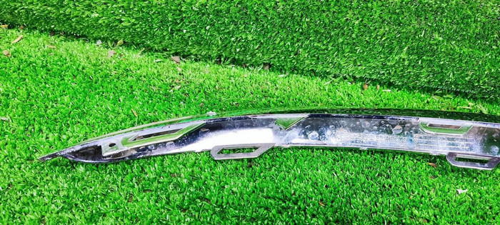 Молдинг переднего бампера правый Mercedes C w205 (2014-2018) AMG