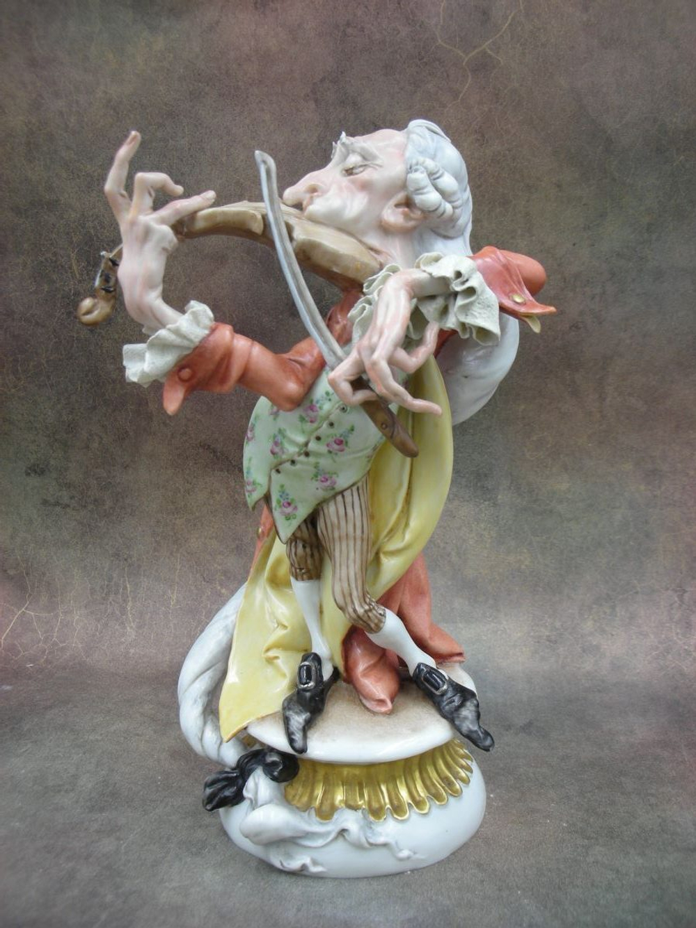 Статуэтка. Фарфор. Скрипач виртуоз. Capodimonte. Италия