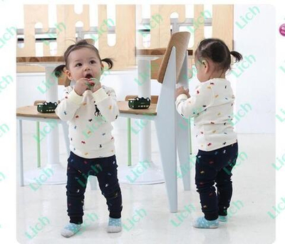 Комплект детский из толстовки и брюк с принтами