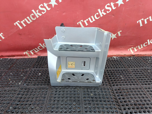 Корпус подножек правый 2023г.