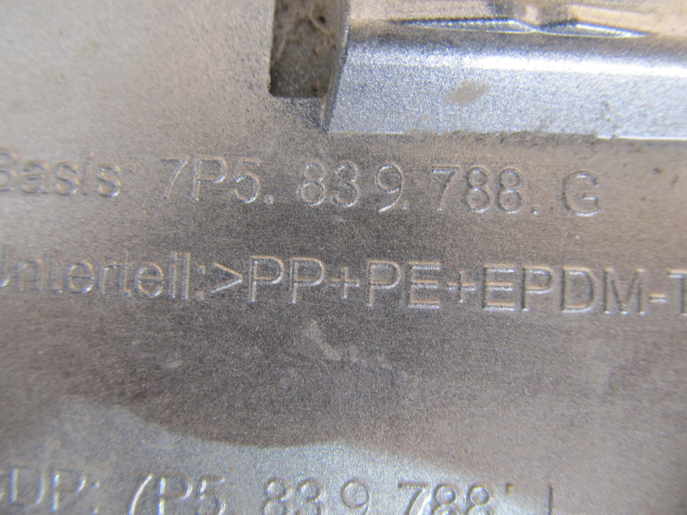 Накладка задней двери правая Porsche Cayenne 2 (958) 10-18 Б/У Оригинал 7p5839788G