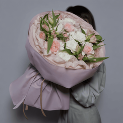 Букет из хризантем, альстромерий и диантусов