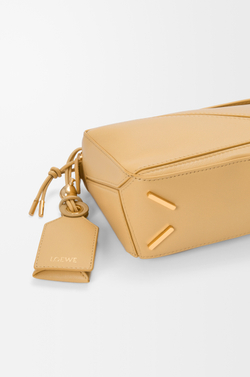 Loewe Сумка-мини Puzzle Featherlight из овечьей кожи наппа, цвет сливочного масла